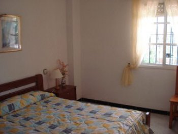 Habitacion con ventana al porche