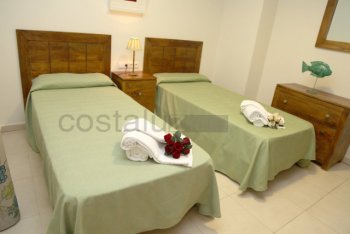 Dormitorio con camas para 2 personas