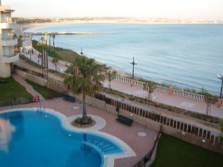 Apartamento vistas al mar, primera línea de playa, piscina, wifi, paseo marítimo, aparcamiento opcional, dentro del núcleo urbano