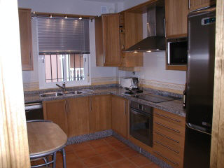 Cocina con gran combi, vitro, etc