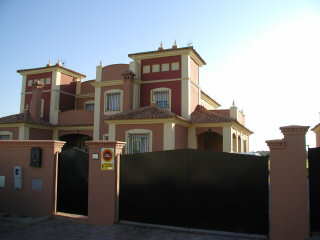 Fachada de la Villa