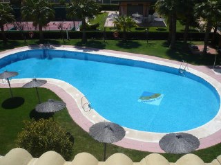 piscina del apartamento las arenas