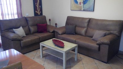 CASA 4 DORMITORIOS, IDEAL PARA DOS FAMILIAS, 8 PLAZAS, AMPLIA TERRAZA, UN BAO Y  UN ASEO