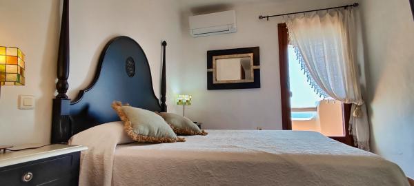 Dormitorio principal. Tiene  un bao y terraza con vistas al mar