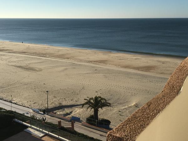Apartamento con terraza y piscina en la mejor zona de Matalascaas (8) 