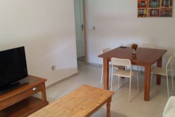 Salón con TV plana 32 pulgadas