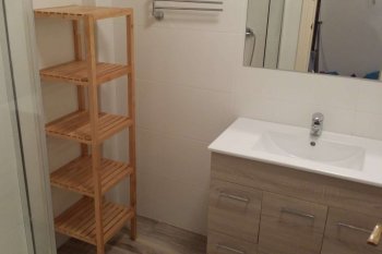 Baño con placa de ducha. Reformado en mayo 2016