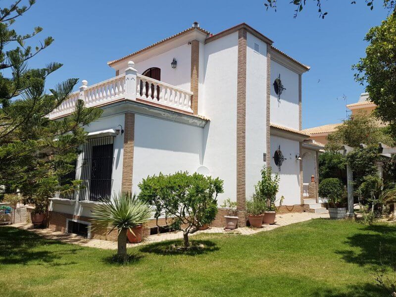  Casa adosada con vistas a la playa y al Puerto Deportivo 