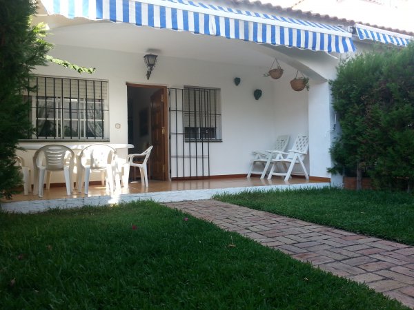 Alquiler de casa en residencial macarena ( Matalascaas )