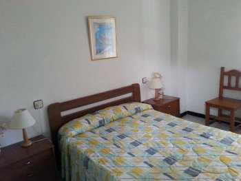 Quarto com janela para o alpendre