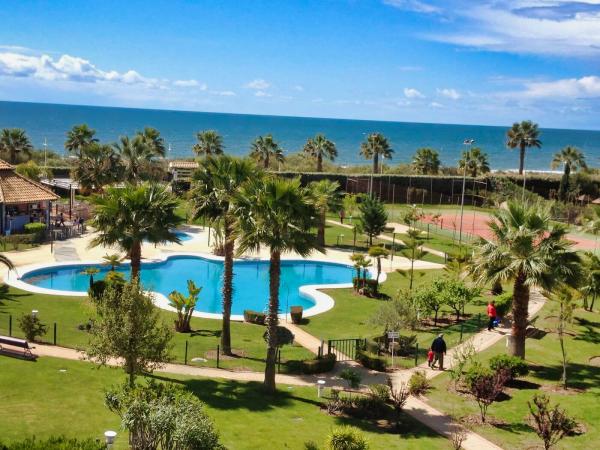 Apartamento primera lnea de playa. Vistas al mar. Urbanizacin de lujo.