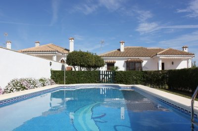 Conil, chalet con piscina privada,   4 dormitorios