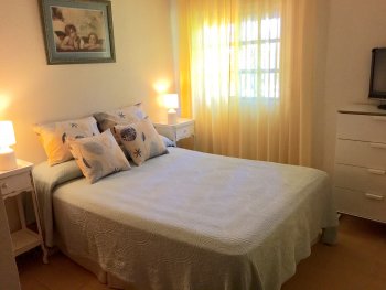 Dormitorio con cama 135cm