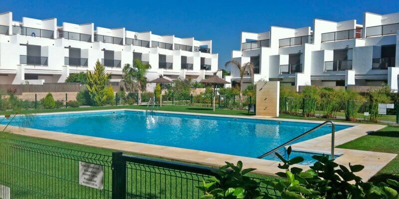 Adosado en Urb. privada, zonas comunes, piscina comunitaria, 300 m. playa. Wifi, Aire Acc.