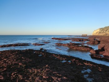 Playa junto al pueblo