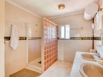 Casa de banho com duche no rés do chão