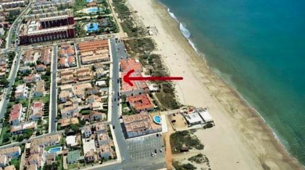 APARTAMENTOS  en primera linea de playa en C/ Ballena n° 2 y 7 ISLANTILLA  ( Urbasur) width=