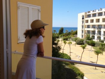 Terraza muy amplia, con vistas al mar