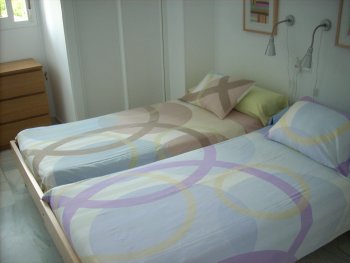 dormitorio 2 camas de 90 cm.