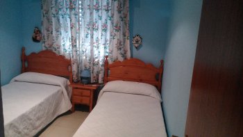 Spacious flat 100 metres from the beach with 3 bedrooms 2 bathroom (8) 