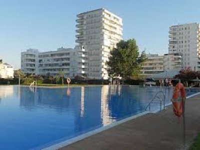 Propiedad en Urbaniz. Playa Valdelagrana. Precioso piso recin reformado, moderno y acogedor en Urbanizacion privada y con jardines, bar, parque infantil, parking privado, pistas de tenis, a 30m de la playa