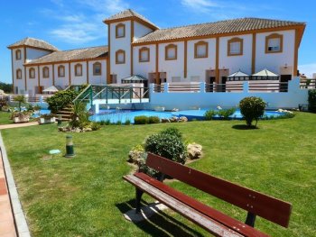 JARDIN CON LAGO