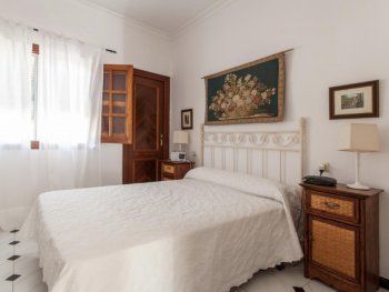 dormitorio  grande vivienda de vacaciones en playa Mazagon