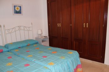 ALQUILO PRECIOSO APARTAMENTO EN PLANTA BAJA EN COSTA BALLENA, A 15 (6) 