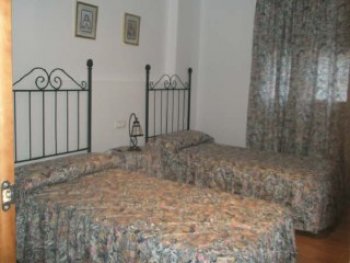 2 dormitorio con camas de 90