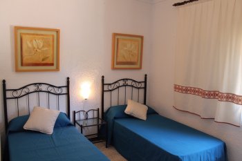 1º Dormitorio con dos camas