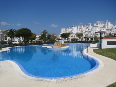 Luminoso apartamento en urbanizacin muy tranquila y a menos de 100m de una preciosa playa de arenas