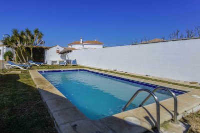 Chalet de 120 m, barbacoa techada, piscina y wifi gratis