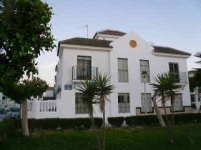 Casa muy bien situada, de muy fácil acceso. Ambiente muy tranquilo y espléndidas vistas al Puerto Deportivo y coto de Doñana.