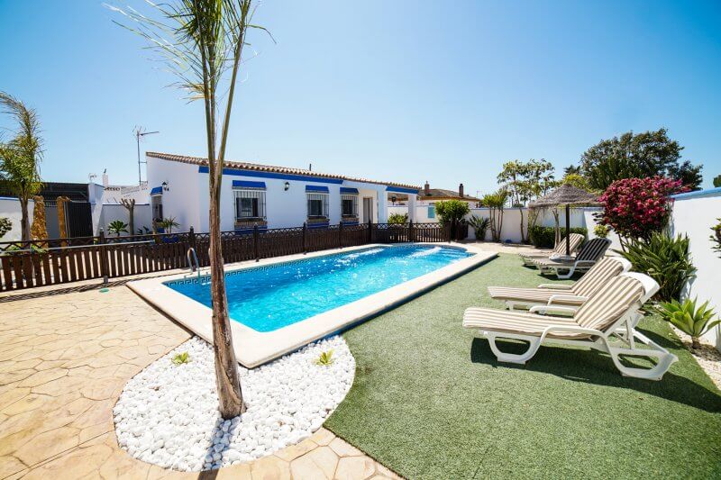 BONITO CHALET  EN CONIL CON PISCINA PRIVADA, BANANERA