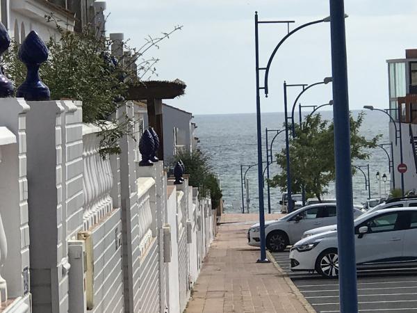 La playa desde la puerta del chalet. A tan solo 200 metros