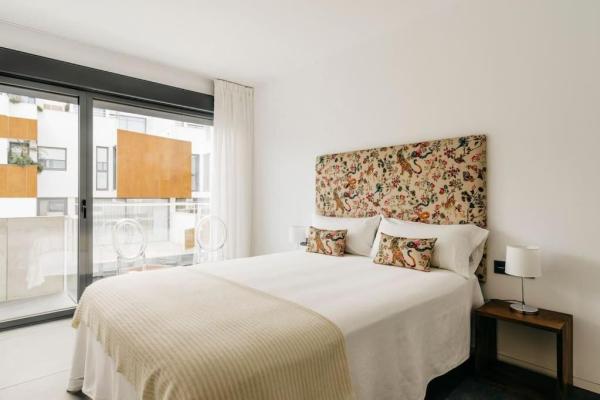 Uno de los dormitorios casa vacaciones zahara atunes con piscina