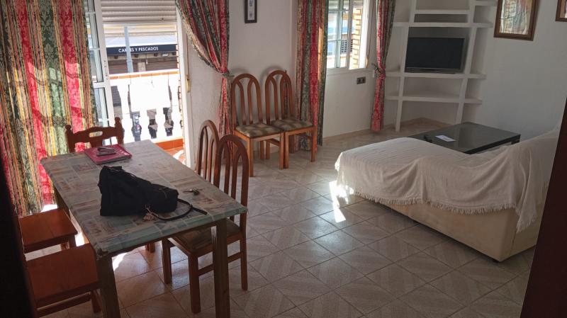 AMPLIO PISO EN PRIMERA PLANTA EN ZONA CENTRO 