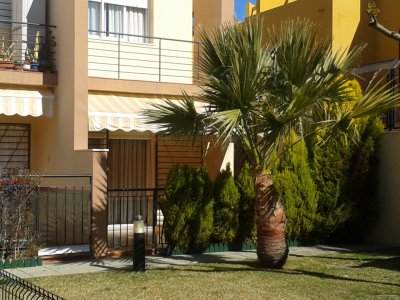 Casa con jardin, aire acondicionado, cabina de hidromasaje, piscina y todo equipamiento, muy cerca d