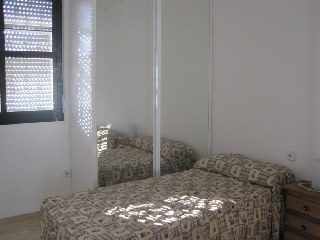 QUARTO COM VISTA PARA A PISCINA