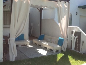 Alquiler de un magnifico bajo con dos dormitorios con jardin privado totalmente reformado. 