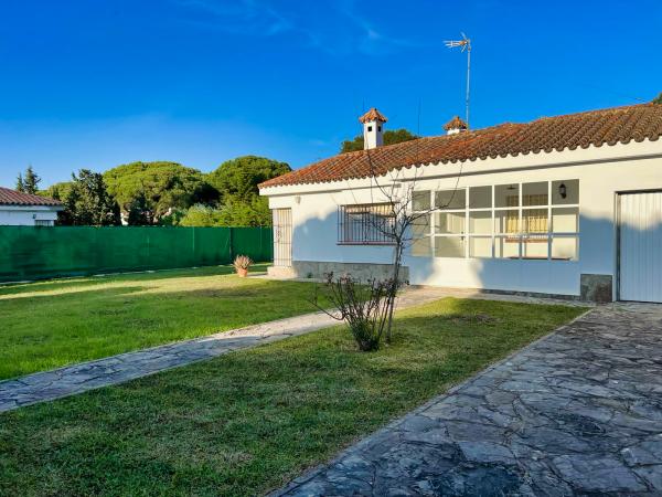 ALQUILO CHALET POR SEMANA CON PARCELA EN LA URBANIZACION ROCHE CONIL