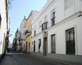 Excelente vivienda, nuevas y de altas calidades en el casco historico del Puerto. Ideal para unos dias de vacaciones y relax, con las comodidades de una vivienda en el centro y la cercania de las playas blancas de la Baha de Cdiz. 