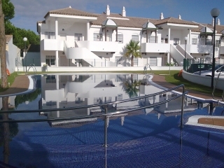 APARTAMENTO NUEVO (2008) EN PLANTA BAJA A 500M APROX. PLAYA. ZONA 1 PISTA, CHICLANA, CDIZ.