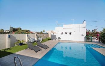 Casa con piscina a 70 metros de la playa y capacidad 10 personas