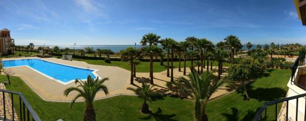 Apartamento acolhedor em frente  praia de Isla Canela, virado para o mar.