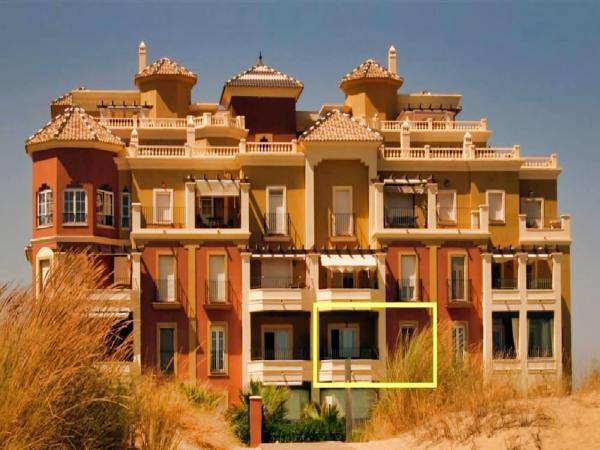 Vista del edificio desde la playa