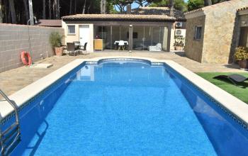 Casa en chiclana para alquilar con piscina barbacoa y otras comodicades