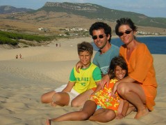 La familia en playa bolonia
