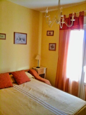 Tercer dormitorio de la casa equipado para el descanso familiar