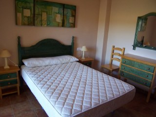 dormitorio benelux 2